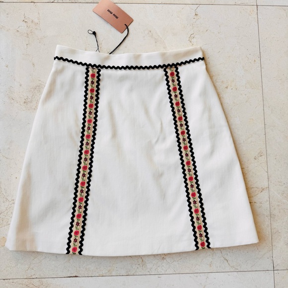 Miu Miu White Denim Mini Skirt With Floral Trim size 40 - Picture 4 of 14